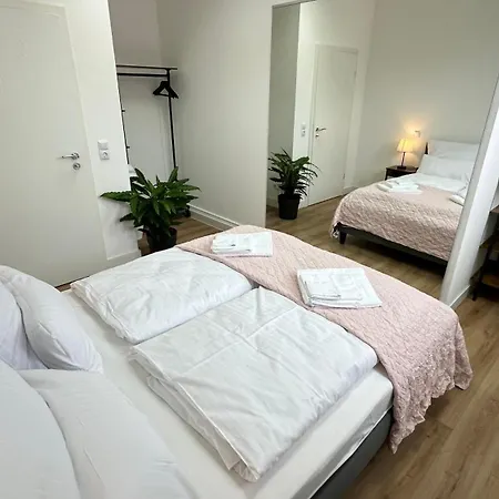 Loft - Sauna - 4 Schlafzimmer - 2 Baeder - Stadtmitte - 2 Parkplaetze * Špýr