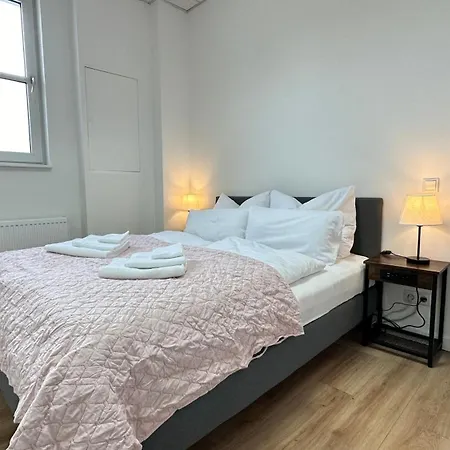 Loft - Sauna - 4 Schlafzimmer - 2 Baeder - Stadtmitte - 2 Parkplaetze *