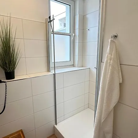 Loft - Sauna - 4 Schlafzimmer - 2 Baeder - Stadtmitte - 2 Parkplaetze