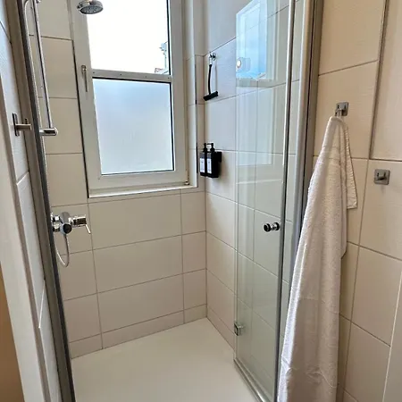 Loft - Sauna - 4 Schlafzimmer - 2 Baeder - Stadtmitte - 2 Parkplaetze Apartmán