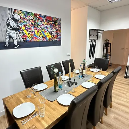 Loft - Sauna - 4 Schlafzimmer - 2 Baeder - Stadtmitte - 2 Parkplaetze Apartmán *