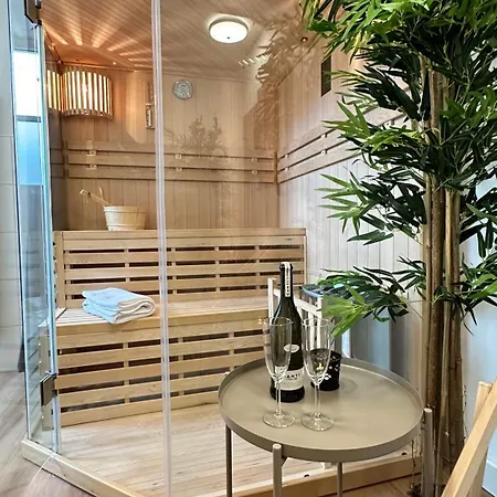 Loft - Sauna - 4 Schlafzimmer - 2 Baeder - Stadtmitte - 2 Parkplaetze Apartmán *