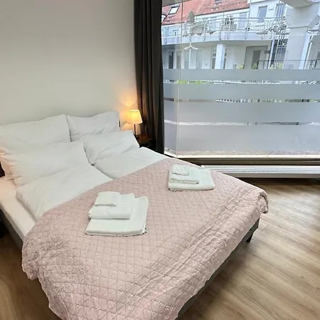 Loft - Sauna - 4 Schlafzimmer - 2 Baeder - Stadtmitte - 2 Parkplaetze *