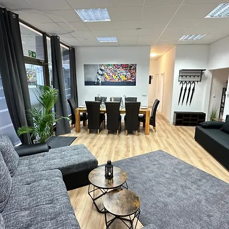 Loft - Sauna - 4 Schlafzimmer - 2 Baeder - Stadtmitte - 2 Parkplaetze Špýr