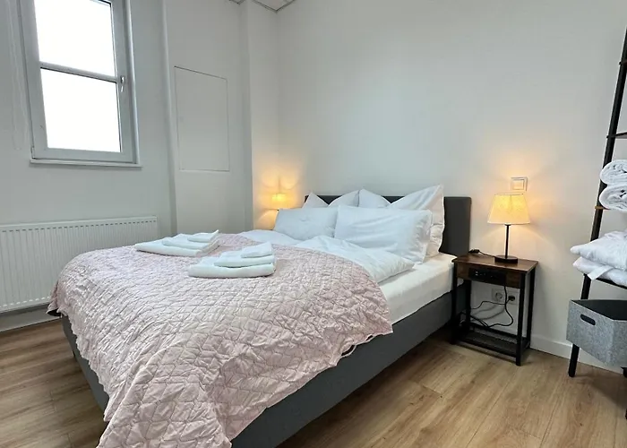 Loft - Sauna - 4 Schlafzimmer - 2 Baeder - Stadtmitte - 2 Parkplaetze *