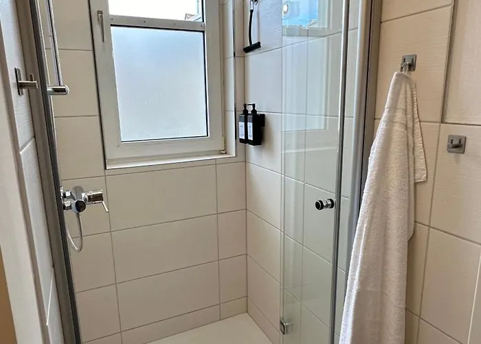 Loft - Sauna - 4 Schlafzimmer - 2 Baeder - Stadtmitte - 2 Parkplaetze דירה