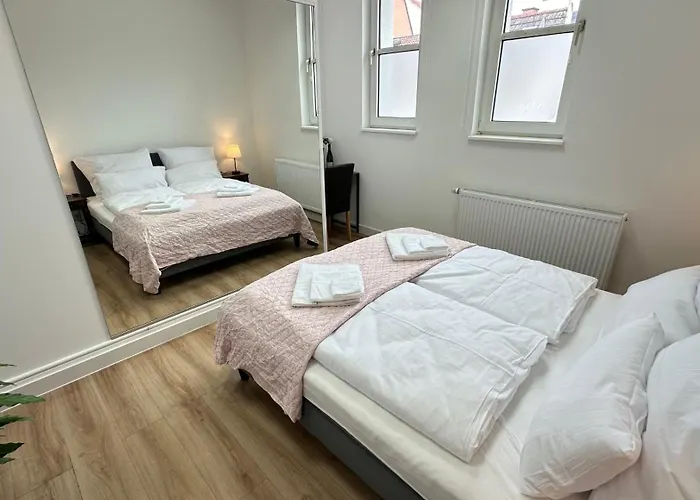 Loft - Sauna - 4 Schlafzimmer - 2 Baeder - Stadtmitte - 2 Parkplaetze